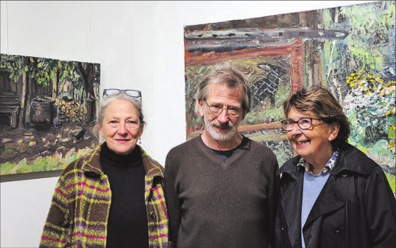 Anna Weber, Claudius Weber und Ursula Rüesch freuen sich auf die kommende Ausstellung im Museum Schneggli. (Bilder: jaf.)