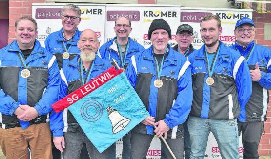 Wieder Bronze für die Leutwiler Schützen an der Aargauer Mannschaftsmeisterschaft Gewehr 300 m: (von links) Christian Gloor, Dieter Neuenschwander, Dieter Müller, Matthias Lüscher, Hanspeter Gloor, Hansueli Lüscher, Marco Lüscher und Bruno Emori. (Bild: wr)