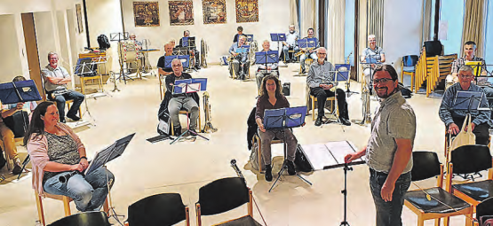 Es tönt wieder: Die Musikanten aus Unterkulm und Teufenthal haben die Proben wieder aufgenommen und laden zum Dorfständli ein. (Bild: zVg.)