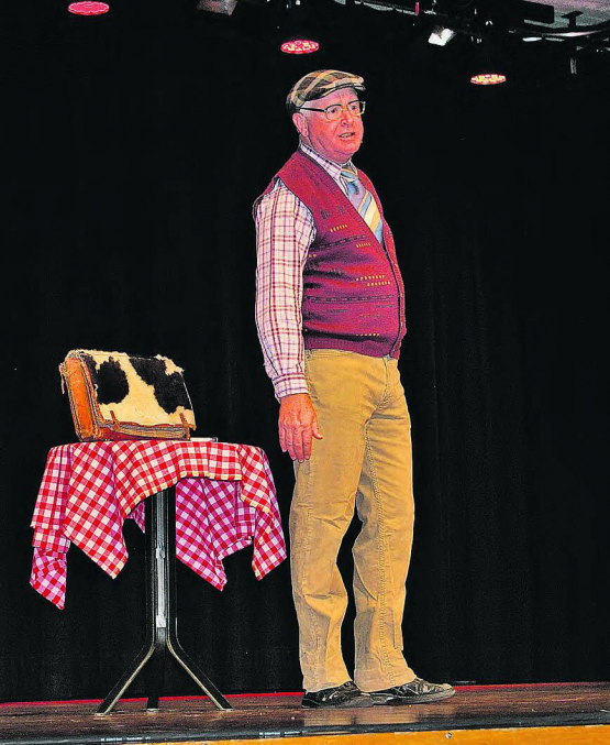 Veri brachte in seiner «UniVerität» vieles auf den Punkt: Man hatte Bauchweh vor Lachen, doch auf dem Heimweg wurde manch einer nachdenklich! (Bild: hh)