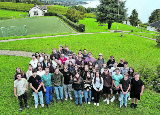 28 Konfirmandinnen und Konfirmanden der Kirchgemeinde Schöftland erlebten eine abwechslungsreiche Lagerwoche am Neuenburgersee. (Bild: zVg.)