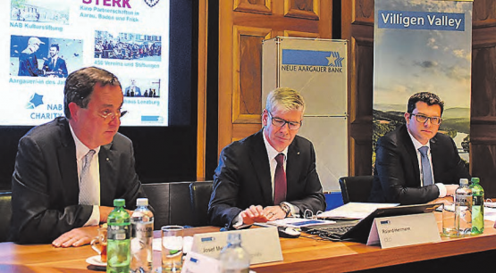 Jahresgewinn 2018 der Neuen Aargauer Bank gegenüber dem Vorjahr leicht gesunken: Josef Meier (VR Päsident), Roland Herrmann (CEO) und Patrick Michelotti (CFO) präsentierten ander Medienkonferenz solide Zahlen. (Bild: mars.)