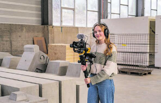 Melina Bucher Lernende Mediamatikerin, 3. Lehrjahr
«Eine Ausbildung bei der MÜLLER-STEINAG Gruppe ist vielfältig und zukunftsorientiert. Du erhältst Verantwortung, spannende Aufgaben und wirst auf einen erfolgreichen Lehrabschluss vorbereitet. Durch unterschiedliche Aufgaben kann ich meine Stärken erkennen und mich in diese Richtung weiterentwickeln.»