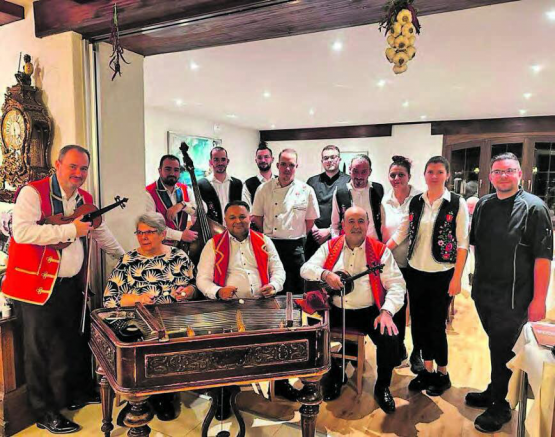 Luzia Finazzi und ihr Team verwöhnen die Gäste vom 5. bis 15. September mit typisch ungarischen Klängen und Gerichten. (Bild: zVg.)