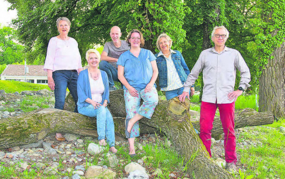 Der Vorstand der VHS Wynental kann trotz enger geschnalltem Gürtel ein vielfältiges Programm präsentieren (v.l.): Ursi Matthias, Andrea Remund, Hans Käser, Corinne Gyger, Mirjam Müller und Bernhard Irrgang. (Bild: zVg.)