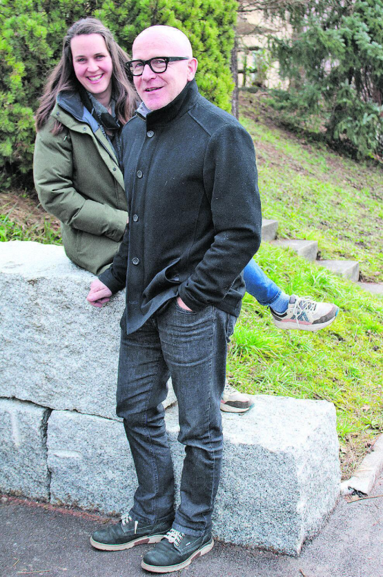 Sie starten gemeinsam ein Experiment in Wort und Bild: Fotografin Elena Hunziker und Autor Markus Kirchhofer erarbeiten Haigas, so nennt sich eine japanische Kunstform. (Bild: grh)