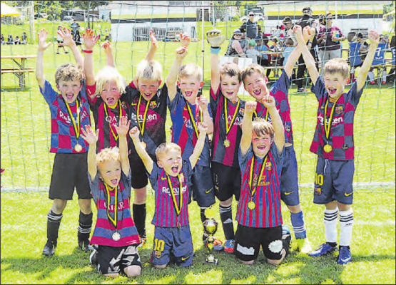 Die Aufstellung der siegreichen «Beromonster’s»in der Kategorie 1./2. Klasse (v.l.): Messi; Messi, Messi, Messi, Messi; Messi, Messi, Messi, Messi; Messi, Messi.