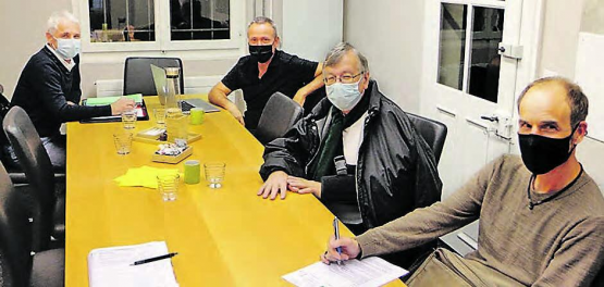 Crowdfunding für den neuen Tennisplatz des Jugendwerkes Don Bosco in Beromünster: Das Projektteam (vlnr) mit Hanspeter Schürmann, Michael Egli, Josef Knupp und Markus Krieger. Auf dem Bild fehlen Reto Ferrari und Manuela Felix. (Bild: zVg.)