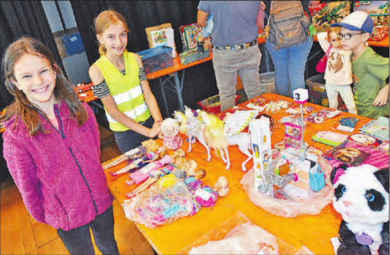 Auf der Bühne das Kinderparadies: Im Spielwarenbereich entdecken Kinder neue Lieblingsstücke. (Bild: aw.)