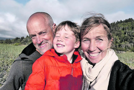 Das international erfolgreiche Fotografenpaar Mathias Braschler und Monika Fischer mit Sohn Elias. (Bilder: Braschler/Fischer)