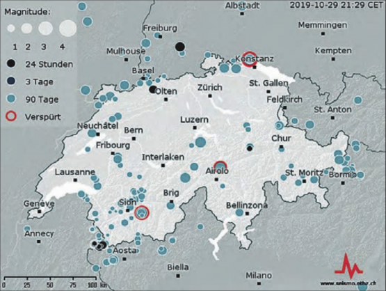 Seismizität und Gefährdung: Die Karte (rechts) zeigt die Seismizität der letzten drei Monate in der Schweiz, die Gefährdungskarte (links) zeigt die Bodenbeschleunigung, die am jeweiligen Ort mit einer Wahrscheinlichkeit von 10 Prozent in 50 Jahren – das heisst: im Schnitt alle 475 Jahre einmal – erreicht oder überschritten wird.
