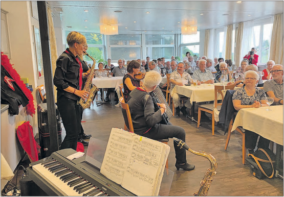 Überraschten die Rickenbacher Senioren: «Krause Glucken» mit einem vergnüglichen Auftritt. (Bild: zVg.)