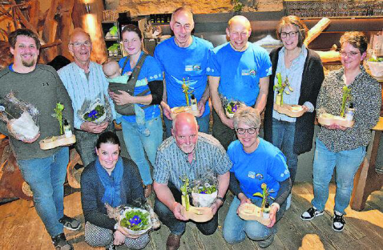 Das achtköpfige OK-Team leistete hervorragende Arbeit: Präsidentin des Nordwestschweizer Jodlerverbands Monika Koch (zweite von rechts) und Angela Huber, Kurswesen (vorne links). (Bilder: aw.)