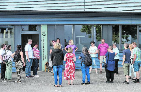 Über 20 Interessierte fanden sich zur Besichtigung des Tierkrematoriums in Seon ein. (Bilder: dr.)