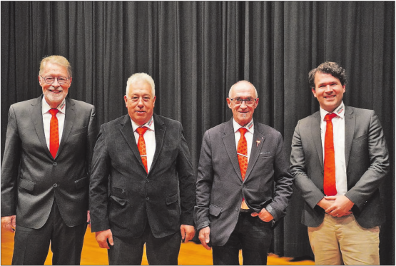 Engagierten sich mehrere Jahre für die Gemeinde: Hanspeter Boller, Res Mäder, Hans Heinrich Leuzinger und Simon Baumgartner (v.l.). Es fehlt Alfred Merz. (Bild: Melanie Köchli)