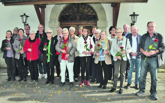 Die Konfirmanden des Jahrgangs 1962: Eine muntere Schar, die sich offensichtlich freute, hier ehemalige «Schulgschpänli» wieder einmal zu treffen. (Bilder: st.)