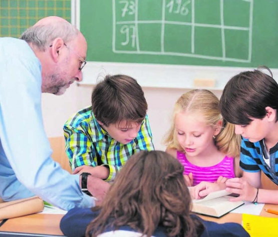 Senioren im Klassenzimmer: Eine Bereicherung für die Schüler. (Bild: zVg.)