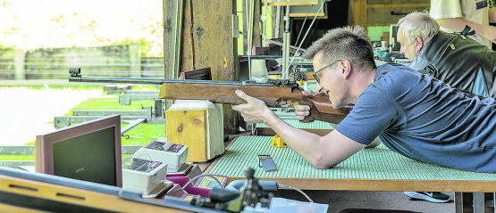 Das Ziel vor Augen: Volle Konzentration war auch bei Philipp Härri, dem Gemeinderat aus Reinach, angesagt. (Bild: dr.)