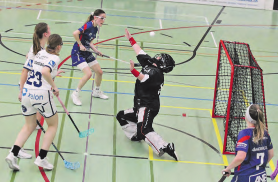 Luana Hagmann konnte mit ihrem Treffer zum 4:7 die erste Heimniederlage der Saison auch nicht verhindern. (Bild: Otto Lüscher)
