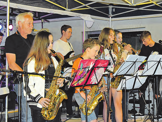 Je später der Abend, umso mitreissender die Klänge: «Horns & Band» wurde fast bis zuletzt aufgespart, sie sorgten noch einmal für fetzigen Rhythmus.