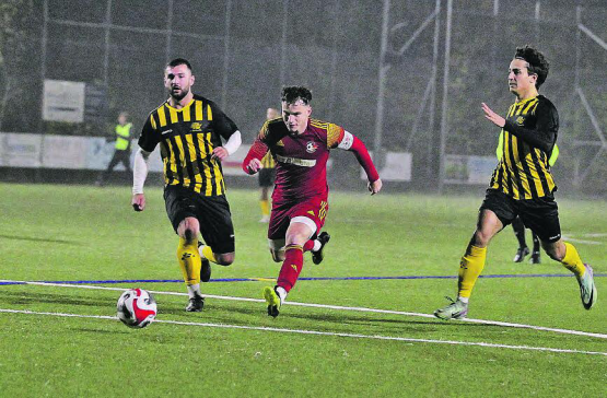 Der SC Schöftland, hier mit Jan Schneider, erarbeitete sich zahlreiche Chancen, blieb gegen Küttigen aber erfolglos. (Bild: Otto Lüscher)