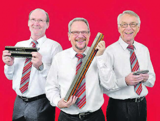 «The Lucky Tramps»: Mit Rolf Gysin (Bass),Walti Nöthiger (Akkord) und Ruedi Frey (Melodie) auf der Bühne der katholischen Kirche Schöftland. (Bild: zVg.)