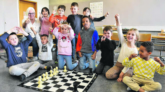 Schach spielen in der Schule ist toll, da sind sich die Schüler der 1c von Lehrerin Stefanie Steinberg im Schulhaus Breite einig. (Bilder: hg.)