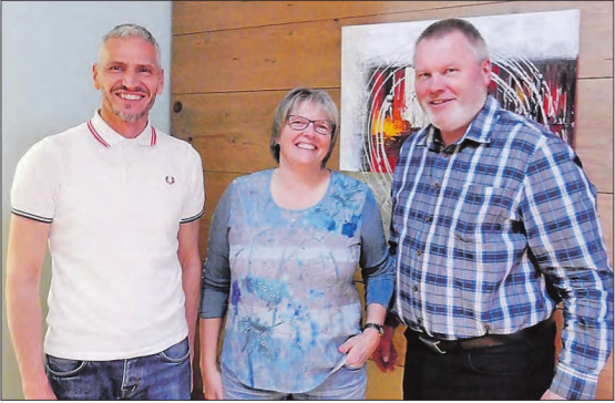 Mutation im Vorstand des Artillerie-Vereins Michelsamt-Beromünster (v.l.): Der abtretende Aktuar Franjo Schöpfer, die neue Aktuarin Marlise Huwyler, der Präsident Alfons Käch. (Bild: Rebkka Oehen)