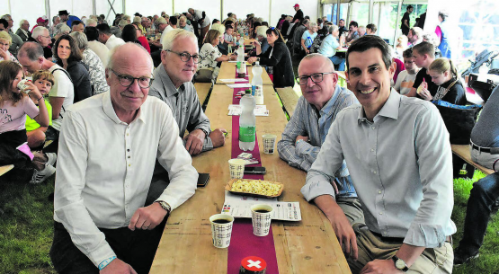 Hochkarätiger Gast in Unterkulm: Ständerat Thierry Burkart (rechts) mit Unterkulms Gemeindeammann Emil Huber, Gemeinderat Urs Schläpfer und Teufenthals Gemeindeammann Niklaus Boss (v.l.n.r.). (Bild: hg.)