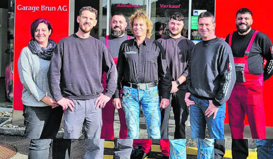 Das Team der Garage Brun AG – künftig ohne Marco Brun (Mitte): Mit den neuen Geschäftsführern Premtim Dervishaj (2.v.l.) und Herbert Fankhauser (2.v.r.) wird die Kundschaft weiterhin kompetent bedient. (Bild: zVg.)