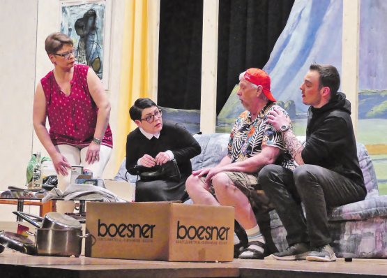 Ein heiteres Theaterstück: Überraschender Besuch bei den Brüdern Abderhalden sorgte für Angst, Verwirrung und Turbulenzen. (Bilder: moha.)