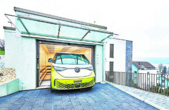 Vom Küchen- bis zum Autolift: Die Haslimann Aufzüge AG fertigt den massgeschneiderten Lastenaufzug nach Kundenwunsch.