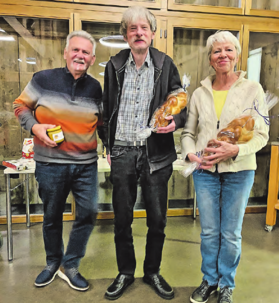 Glückliche Gesichter nicht nur bei diesen drei Gewinnern, sondern auch bei allen anderen Teilnehmenden. (Bild: Christina Römer)