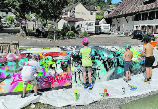 Urban Art mit Raphael Fahrni am Birrwiler Dorfmärt. (Bild: zVg.)