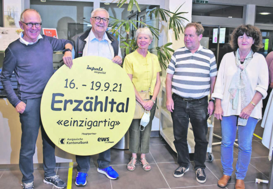 Das Erzähltal-Kernteam freut sich auf ein spannendes, abwechslungsreiches und einzigartiges Erzähltalwochenende: (v.l.n.r.) Hans Ruedi Eichenberger, Martin Widmer (Präsident aargauSüd impuls), Ursula Hilfiker, Meinrad Dörig und Eveline Kessler. (Bild: hg.)