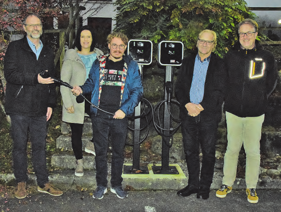 Die Freude stand ihnen ins Gesicht geschrieben (v.l.): Gemeindeschreiber Raphael Huber, Marliese Loosli und Kevin Brunner, alle Schmiedrued sowie Martin Goldenberger und Gemeindeschreiber Peter Lüthy aus Schlossrued. (Bilder: st.)