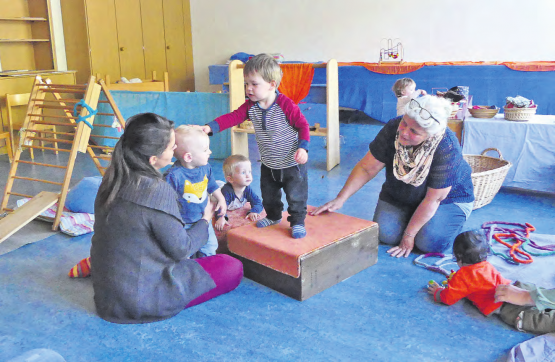 Kinder entdecken die Welt: Der «ElKi-Treff» bietet den kleinen Besuchern viele Möglichkeiten für Bewegung und freies Spiel. (Bilder: moha.)