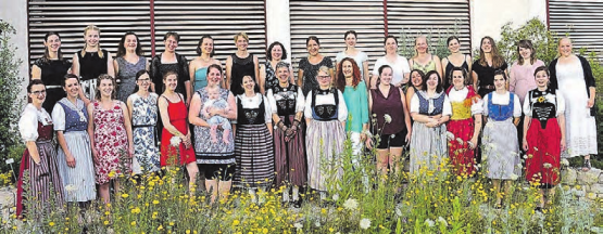 Absolventinnen Fachkurs Bäuerin: 35 Anwesende durften auf ihre Modulzertifikate der letzten zwei Ausbildungsjahre stolz sein. (Bilder: zVg.)