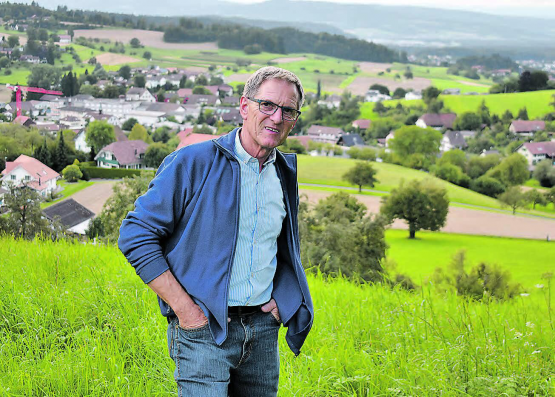 Isidor Keller ist eine Koryphäe in Sachen Dorfgeschichte und kennt Dürrenäsch, seine Häuser, Bewohner und Geschichten wie kein anderer. (Bild: hg.)