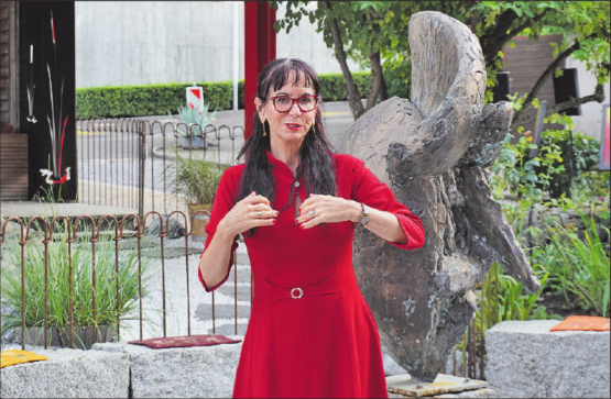 Führte durch den Garten: Kunsttherapeutin Heike Dahms.
(Bilder: mek)