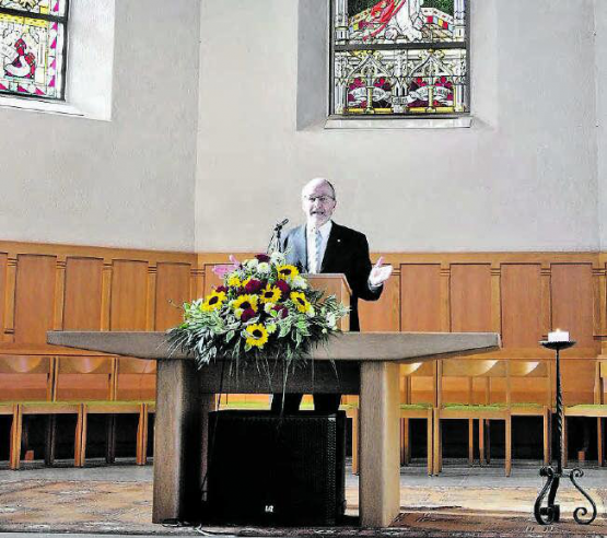 Pfarrer Andreas Schindler bei seiner Vorstellungspredigt in der Kirche Menziken. (Bild: BvN.)