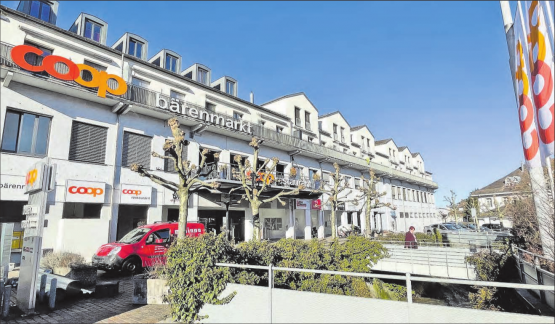 Umfassende Erneuerung des Bärenmarkts: Die «Revitalisierung» soll im März beginnen, sie erfolgt vor allem in Innern, aussen bekommt das Gebäude einen neuen Anstrich und eine Photovoltaikanlage auf das Dach. (Bild: mars.)