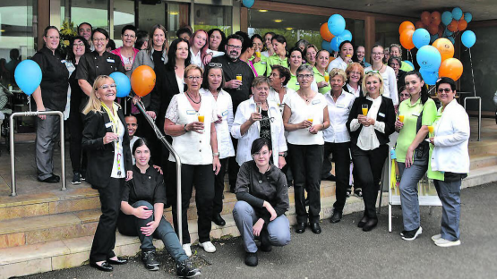 Nur an ganz speziellen Tagen wie dem Tag der offenen Tür bringt man so viele Mitglieder des Schiffländi-Teams gemeinsam auf ein Foto. (Bild: zVg.)