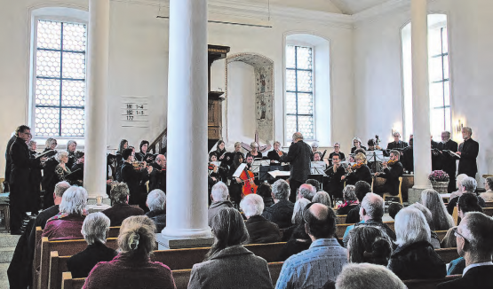 Ergriffen: Enrico Fischer dirigierte Dvořáks anspruchsvolles Werk mit viel Liebe fürs Detail. Orchester, Chor und Solisten wirkten wunderbar zusammen. (Bild: Verena Schmidtke)