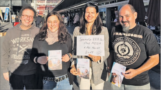 Viele strahlende Gesichter bei der «Checkübergabe» (v.l.): Remo Portner und Brigitte Suter vom Club Mega sowie Tanja Bootz und Thomas Lüscher von der Stiftung Aladdin. (Bild: zVg.)