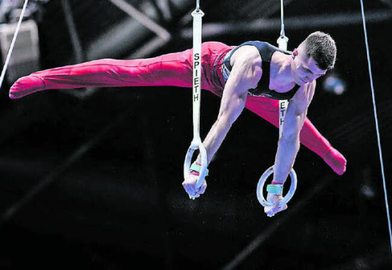 Körperspannung bis in die Zehenspitzen: Florian Langenegger zeigt an den Ringen, was er kann. (Bilder: Schweizerischer Turnverband)