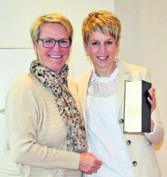 Der Weg zur Eigenständigkeit: Monika Burgherr (rechts) stellte die neue Buchhalterin Marianne Hochuli vor. (Bild: st.)