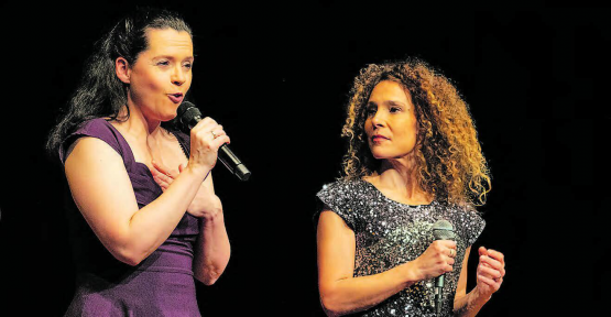 Das Duo Pariser Flair begeisterte und verzauberte das Publikum im Kulturzentrum Forum in Seon. (Bild: Josef Stocker)