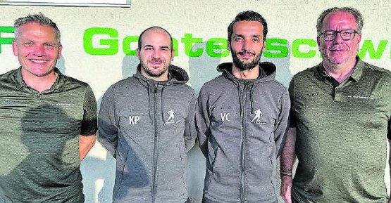 Zufriedene Gesichter beim FCG nach Vertragsverlängerung: (v.l.) Sportchef Roli Sollberger, Vojan Cvijanovic (Cheftrainer), Kevin Perreten (Trainer), Präsident Claudio Pingiotti. (Bild: zVg.)