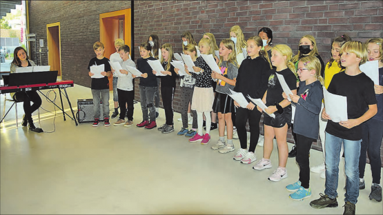 Drei Lieder zur Einstimmung: Der engagierte Kinderchor unter der Leitung von Angela Seibert zeigte dabei sein Können. (Bilder: st.)